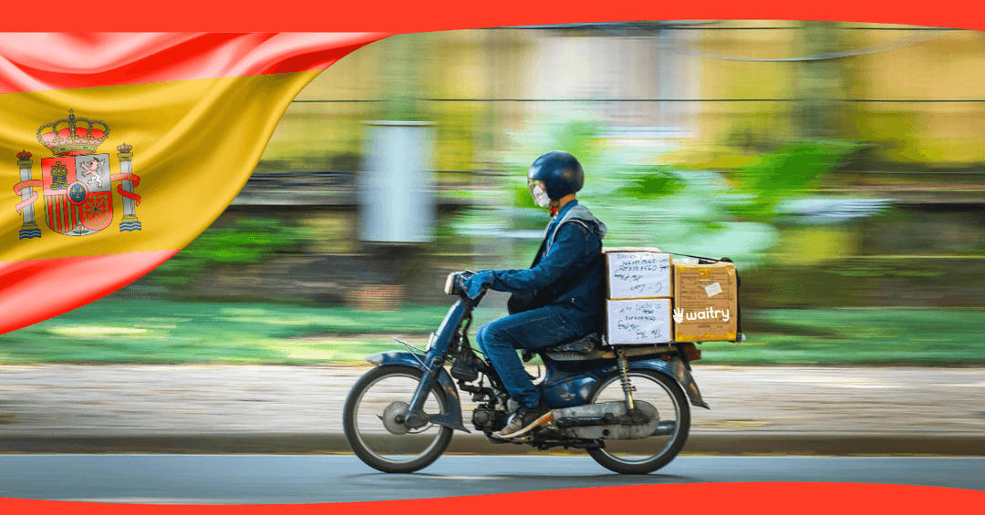 Repartidor en moto llevando un pedido de delivery