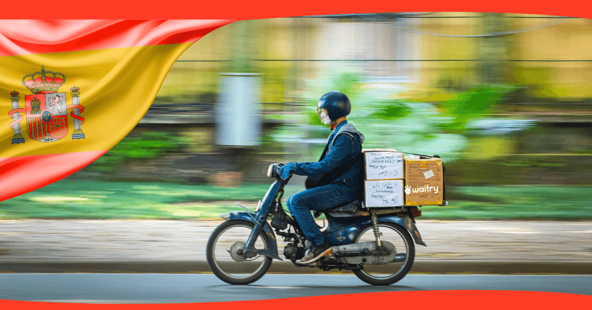 Repartidor en moto llevando un pedido de delivery