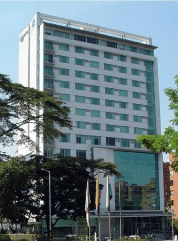 Fachada del Hotel Novelty Suites en Medellín