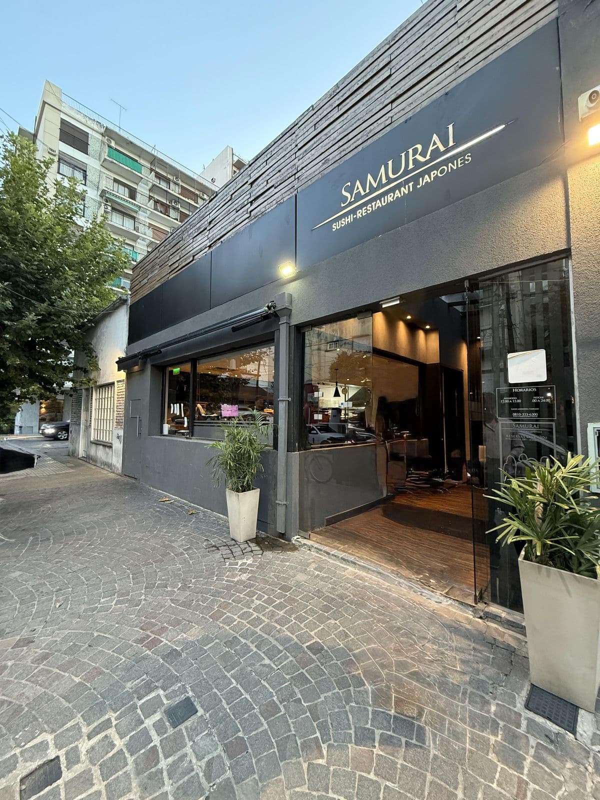 Fachada de Samurai Sushi en Ramos Mejía